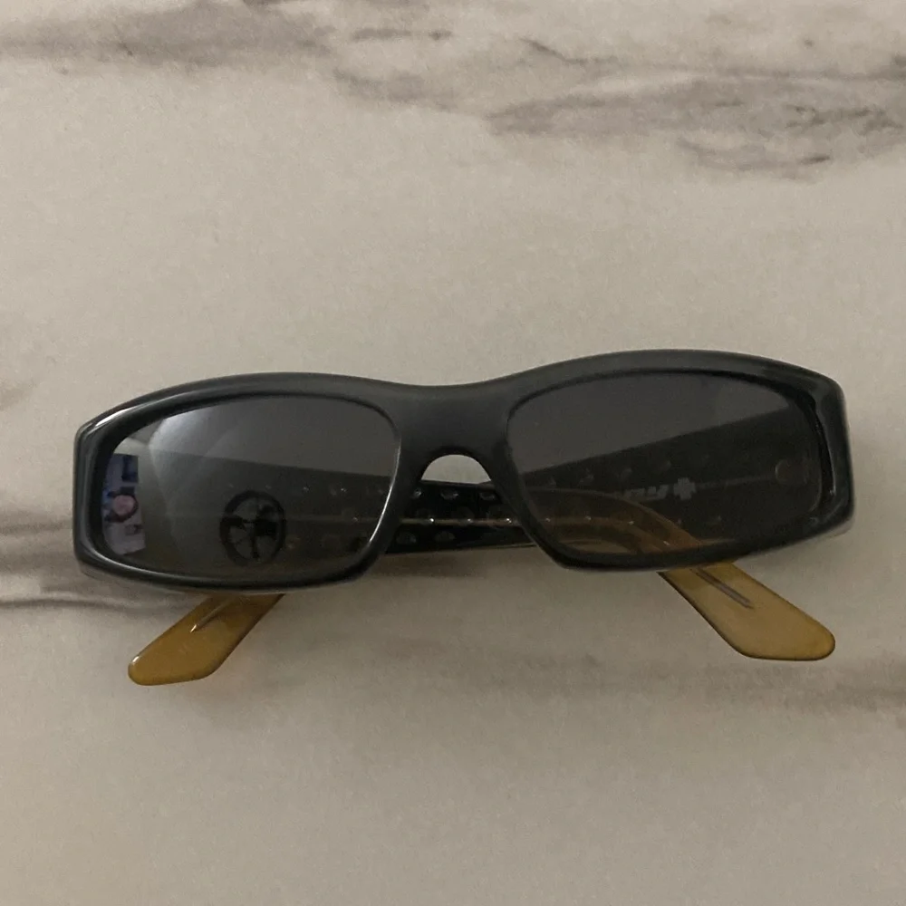 Men's Rectangular Black Sunglasses with Brown Temples